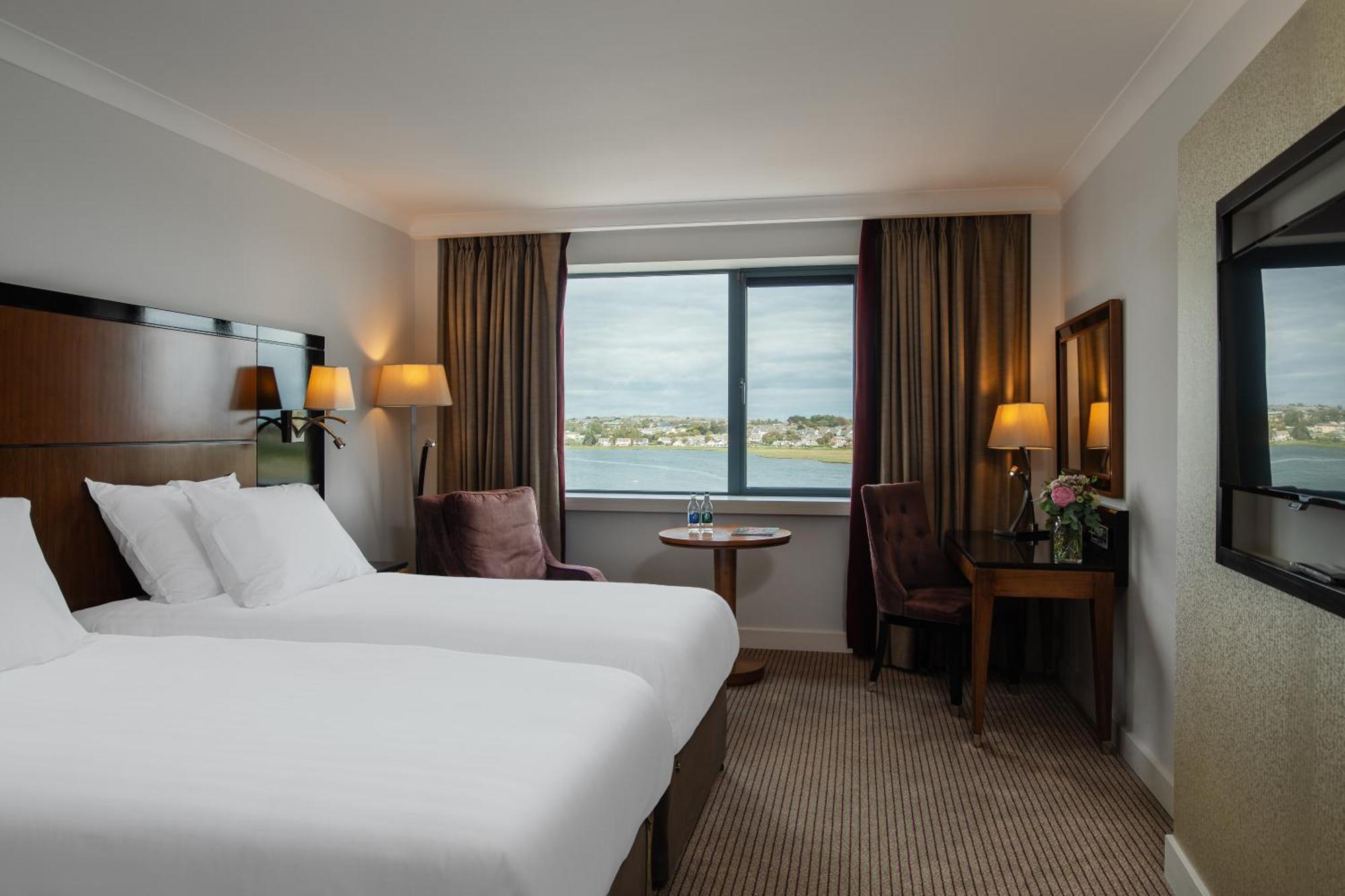 The Galmont Hotel & Spa Голуей Екстериор снимка