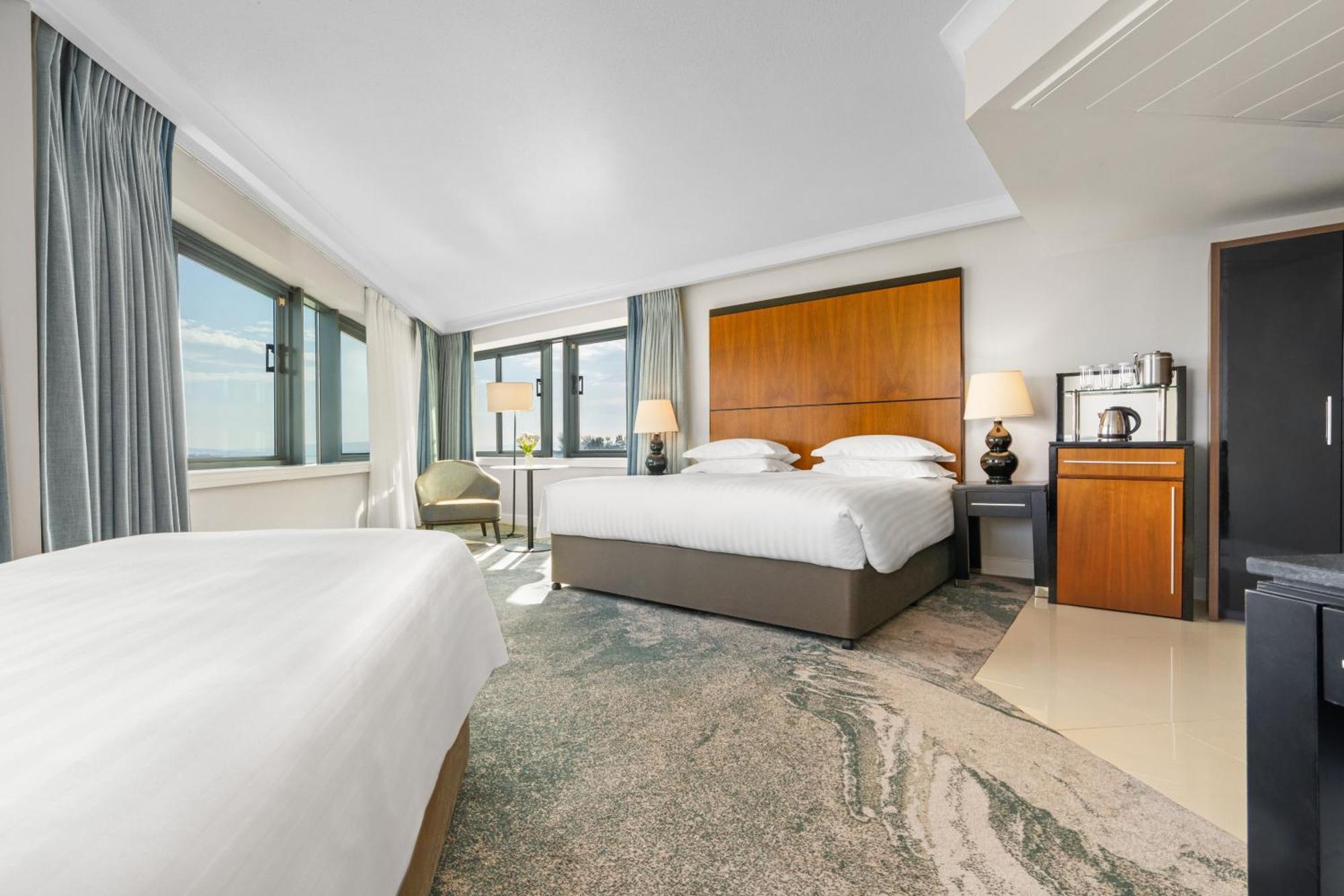 The Galmont Hotel & Spa Голуей Екстериор снимка