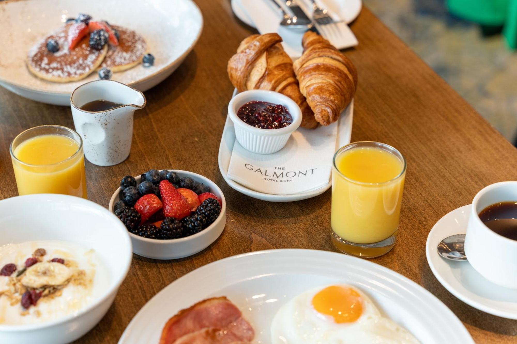 The Galmont Hotel & Spa Голуей Екстериор снимка