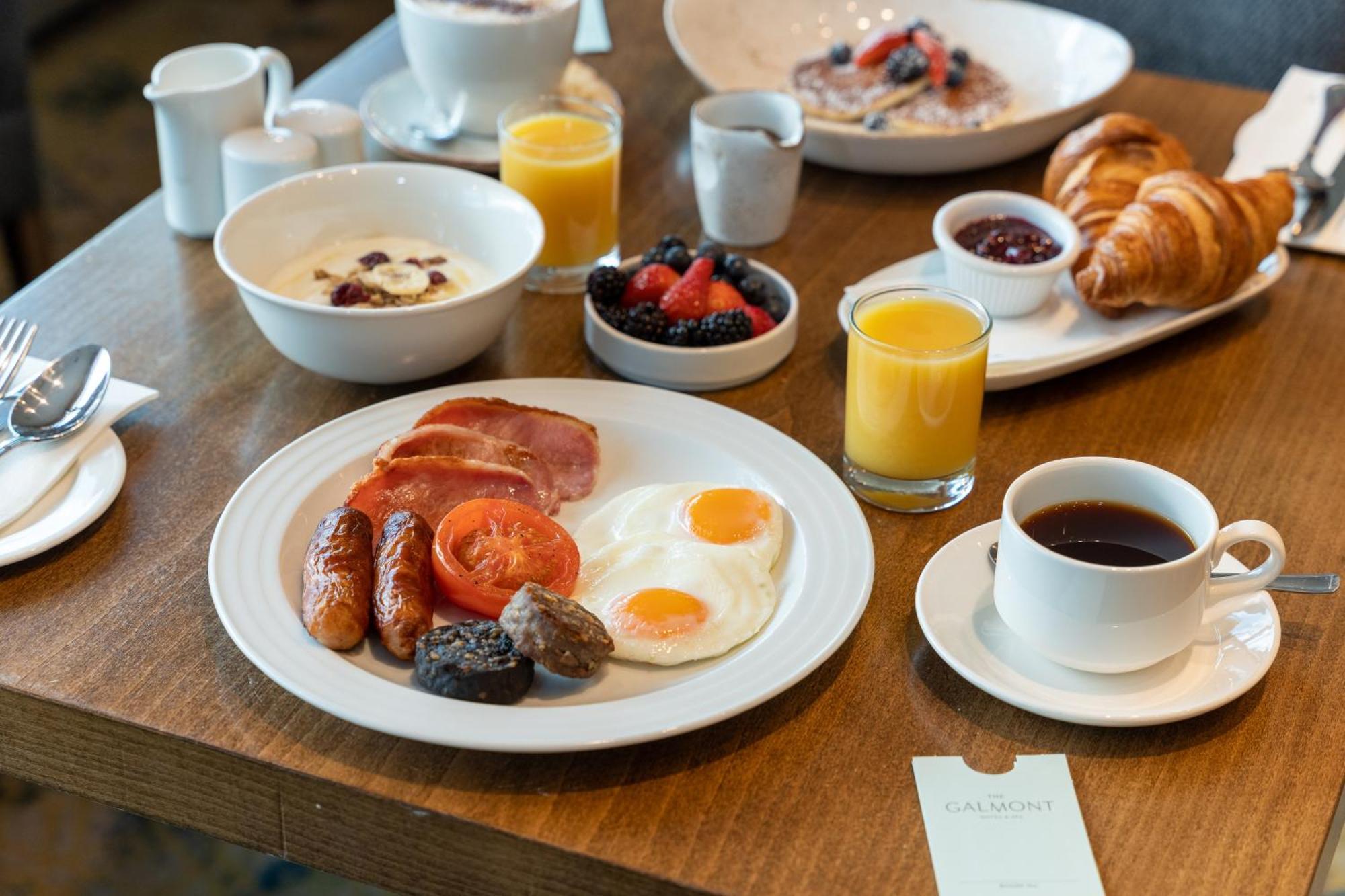 The Galmont Hotel & Spa Голуей Екстериор снимка