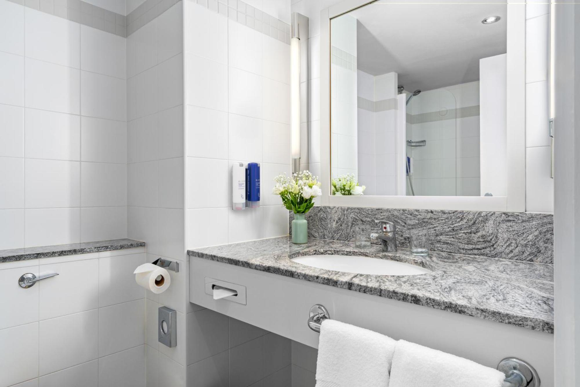 The Galmont Hotel & Spa Голуей Екстериор снимка