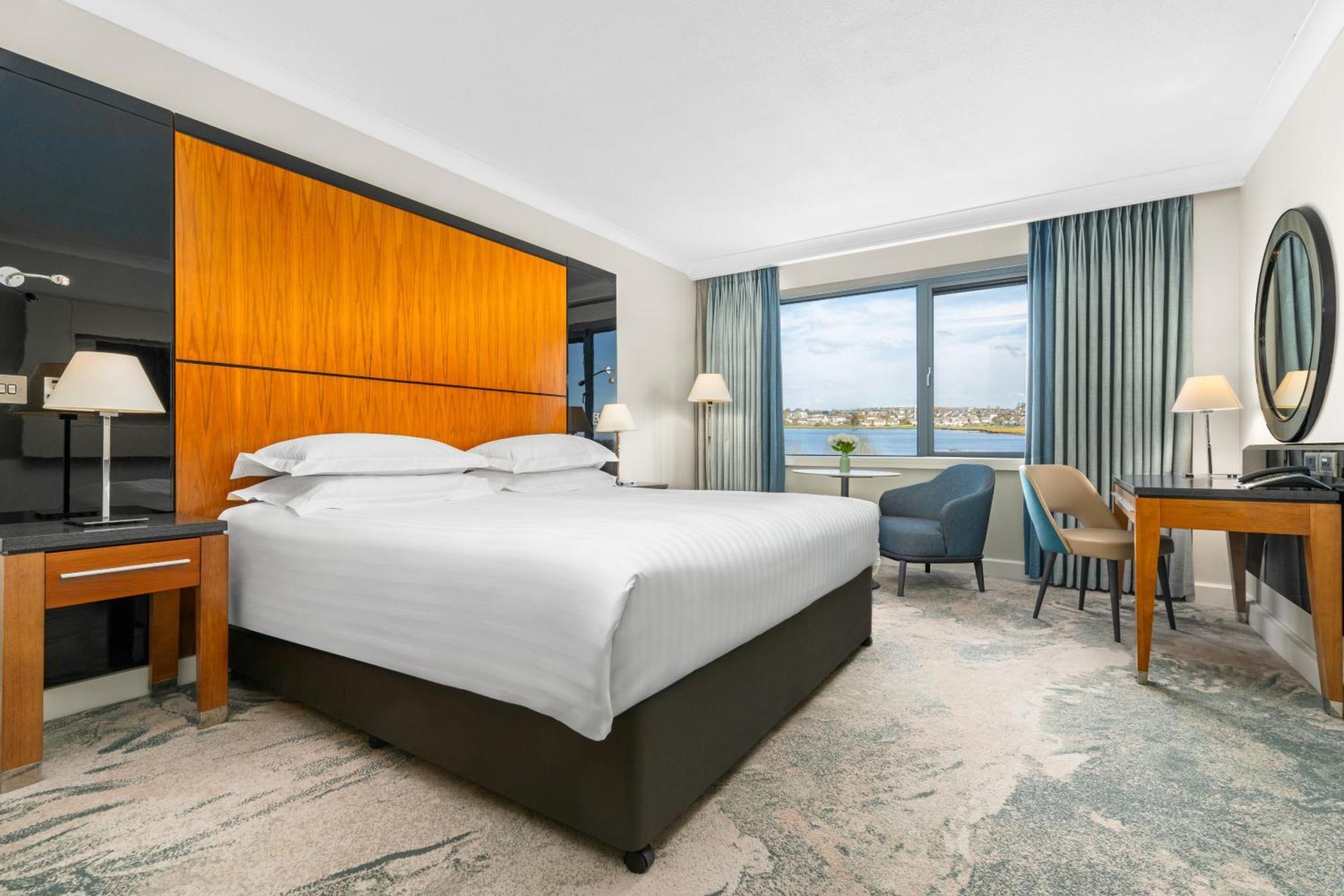 The Galmont Hotel & Spa Голуей Екстериор снимка
