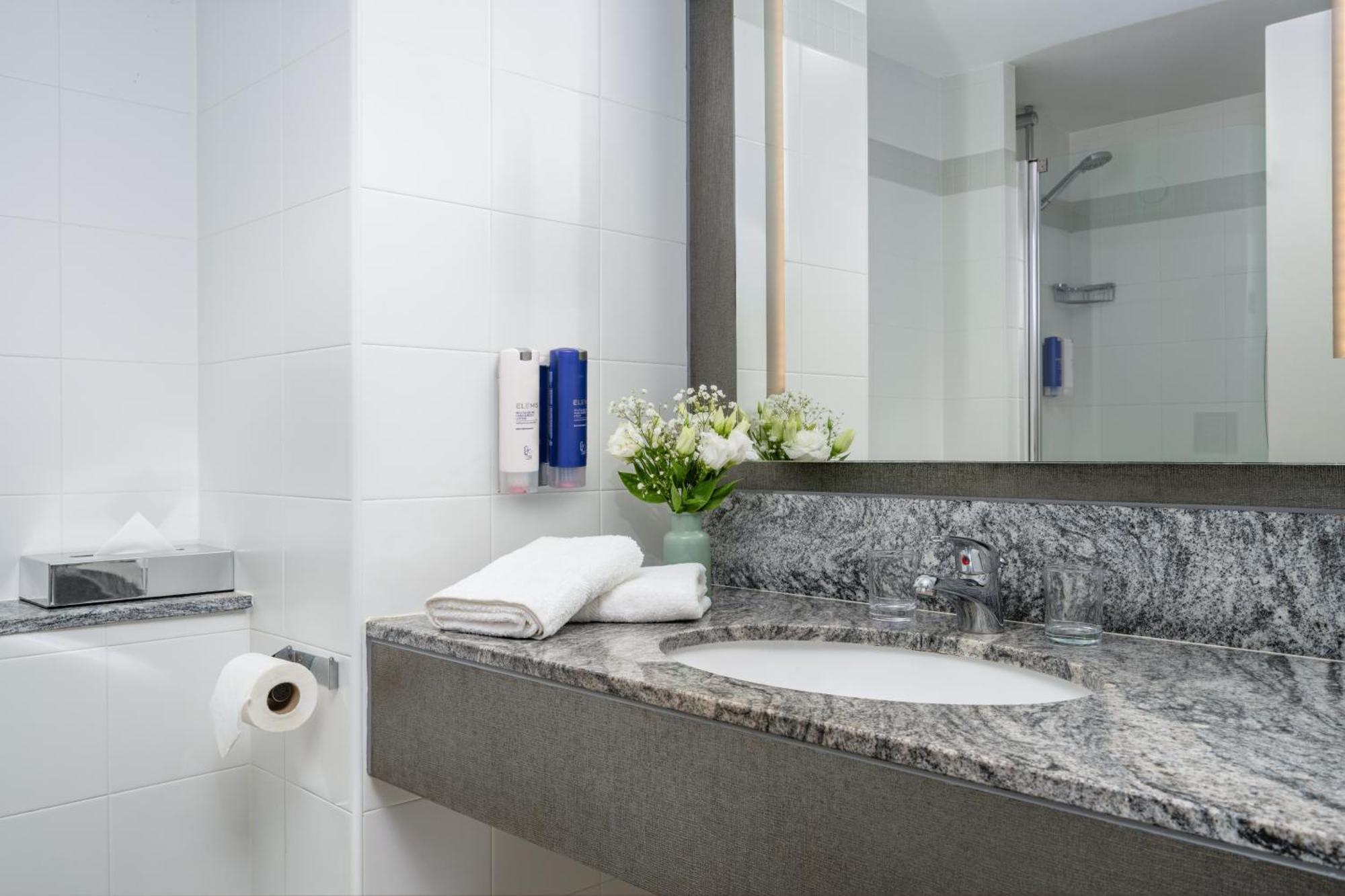 The Galmont Hotel & Spa Голуей Екстериор снимка