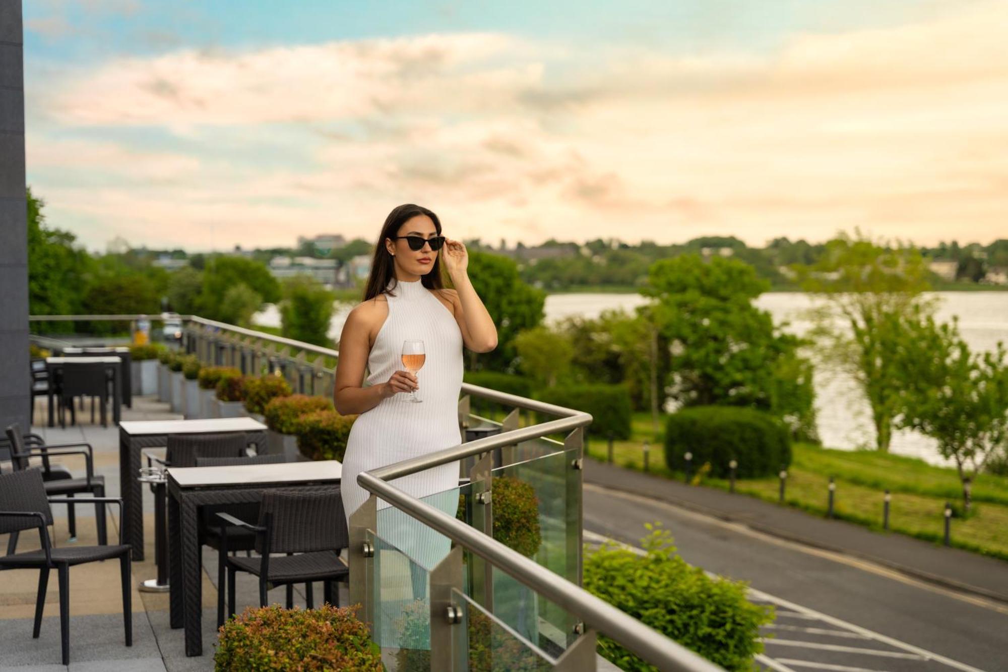 The Galmont Hotel & Spa Голуей Екстериор снимка
